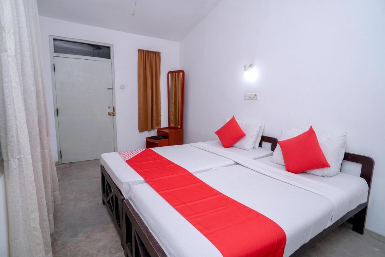 Oyo 384 Dilena Beach Resort Unawatuna Ngoại thất bức ảnh