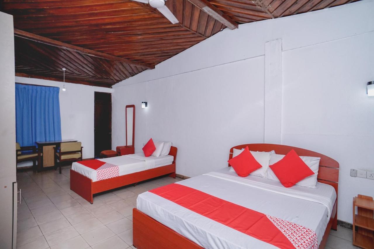 Oyo 384 Dilena Beach Resort Unawatuna Ngoại thất bức ảnh
