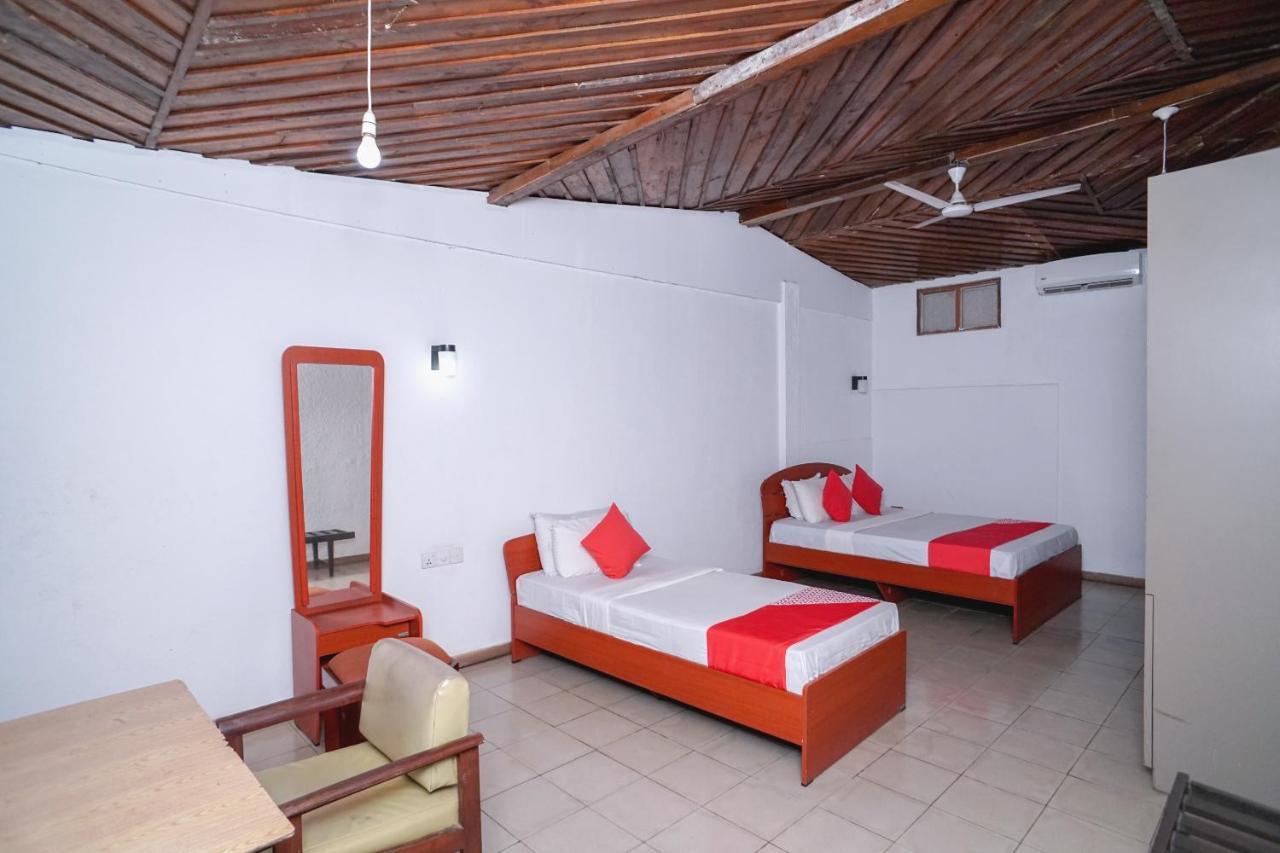 Oyo 384 Dilena Beach Resort Unawatuna Phòng bức ảnh