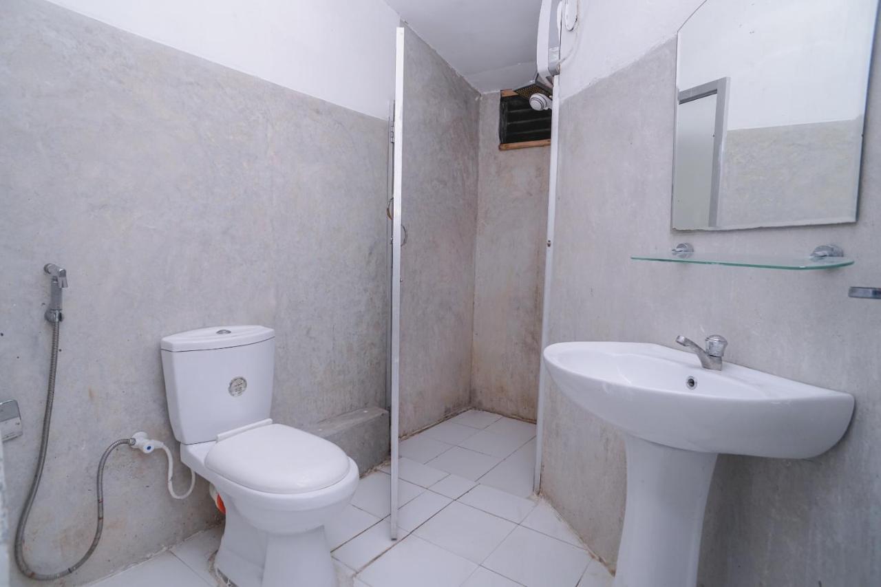 Oyo 384 Dilena Beach Resort Unawatuna Phòng bức ảnh
