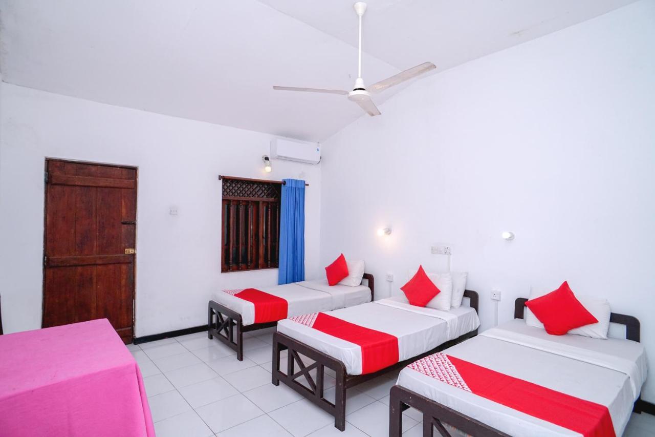 Oyo 384 Dilena Beach Resort Unawatuna Phòng bức ảnh