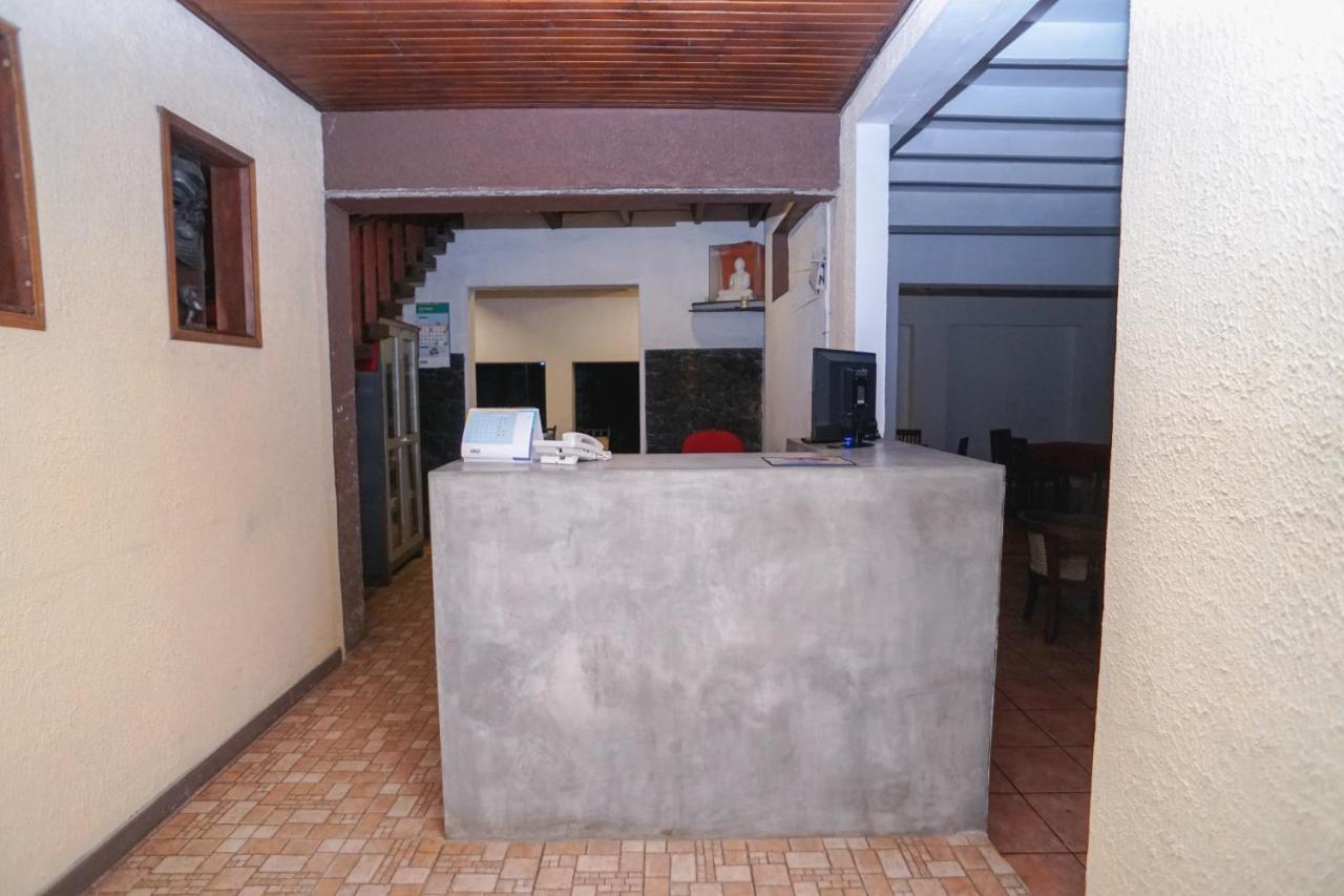 Oyo 384 Dilena Beach Resort Unawatuna Ngoại thất bức ảnh