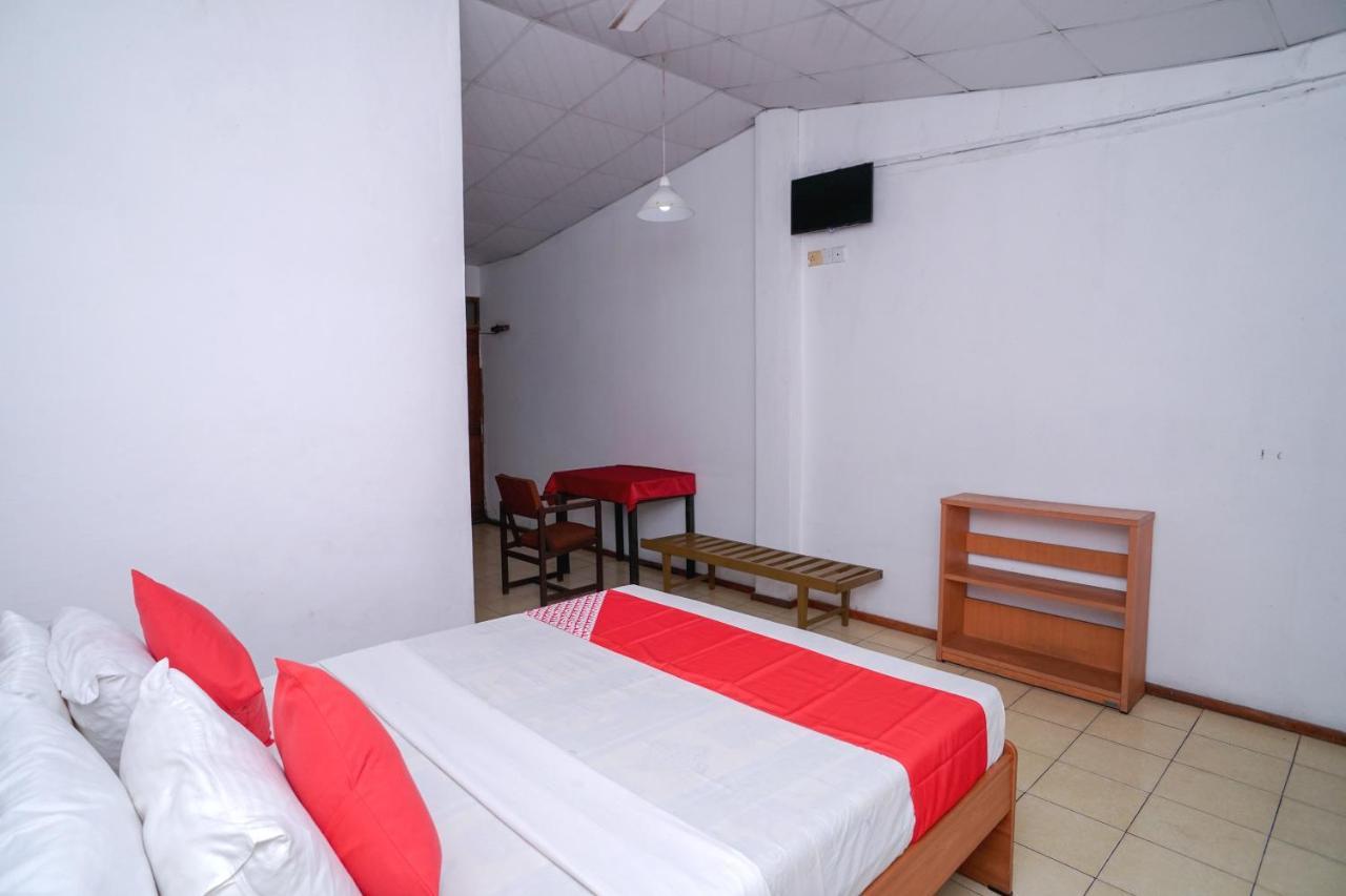 Oyo 384 Dilena Beach Resort Unawatuna Ngoại thất bức ảnh