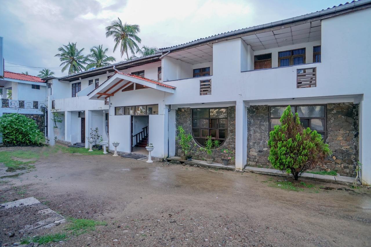 Oyo 384 Dilena Beach Resort Unawatuna Ngoại thất bức ảnh