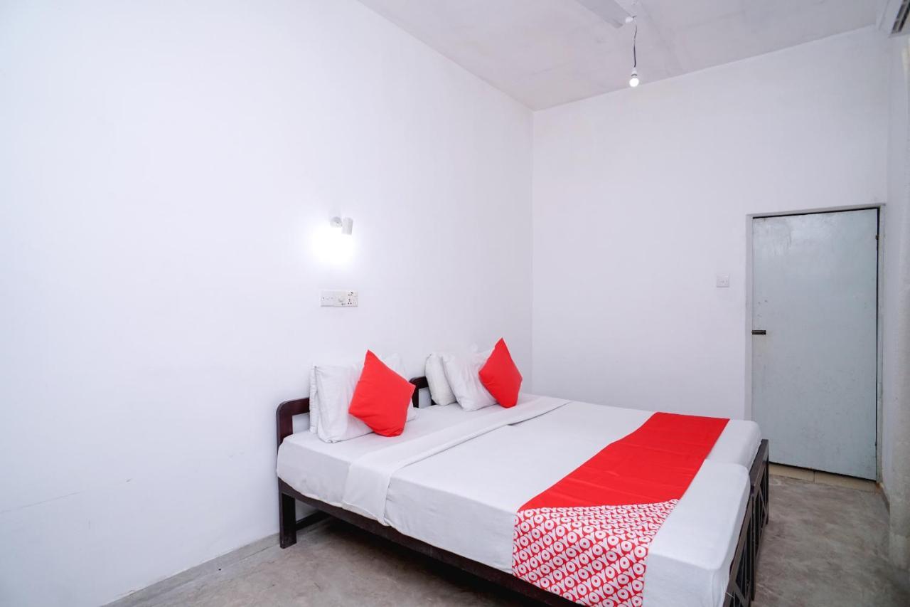 Oyo 384 Dilena Beach Resort Unawatuna Ngoại thất bức ảnh