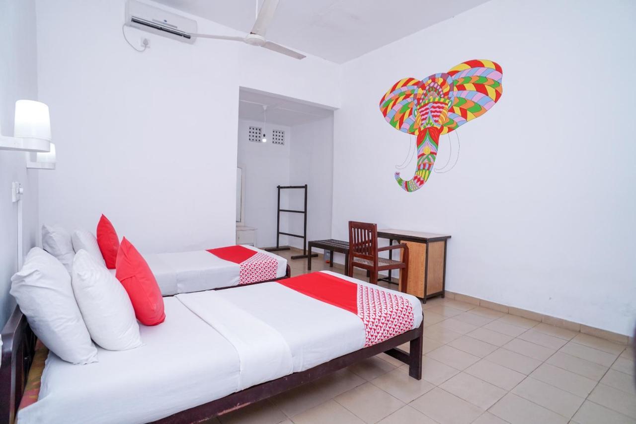 Oyo 384 Dilena Beach Resort Unawatuna Ngoại thất bức ảnh
